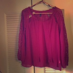 Cute, light see-through top in EUC barely worn